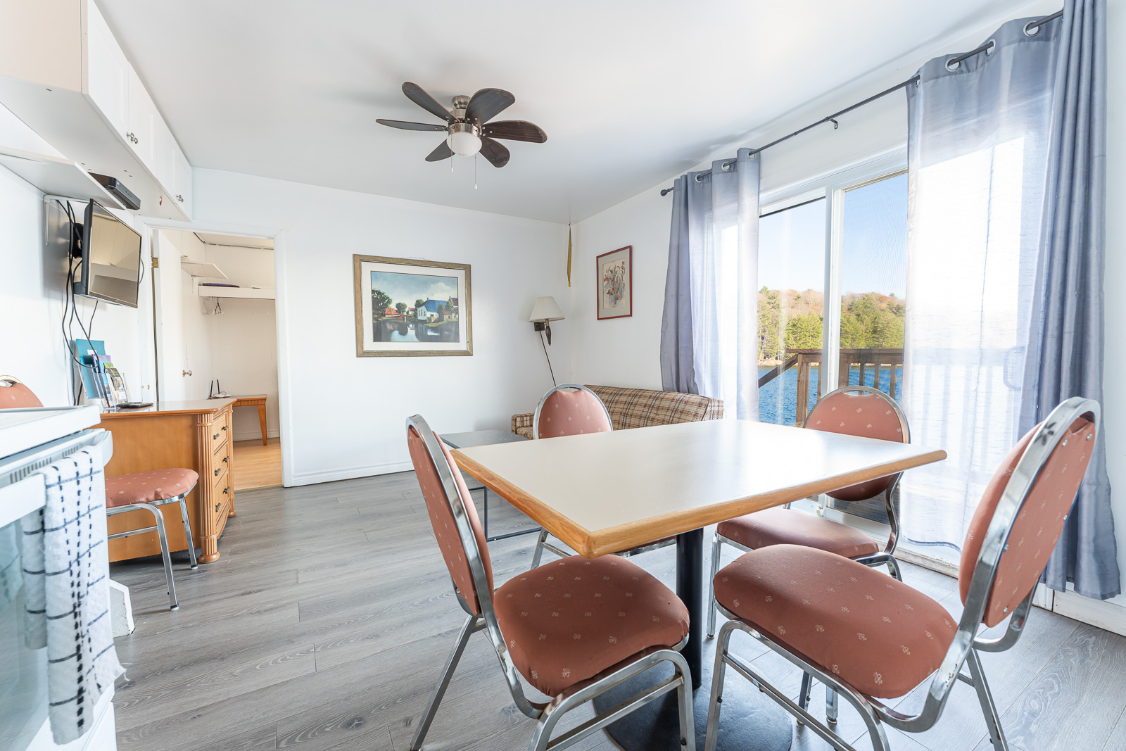 Deluxe two-bedroom cottage deck and lake view
